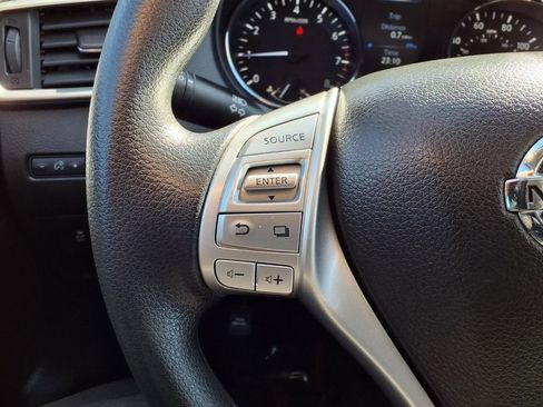 Used 2016 Nissan Rogue SV image 13