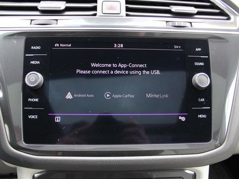 Used 2022 Volkswagen Tiguan SE R-Line image 14