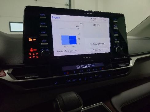 Certified 2021 Toyota Sienna XLE FWD image 30