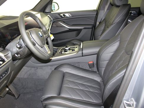 New 2026 BMW X5 xDrive50e image 5