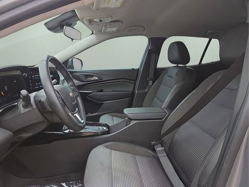 Used 2025 Chevrolet Trax LT w/ LT Convenience Package image 21