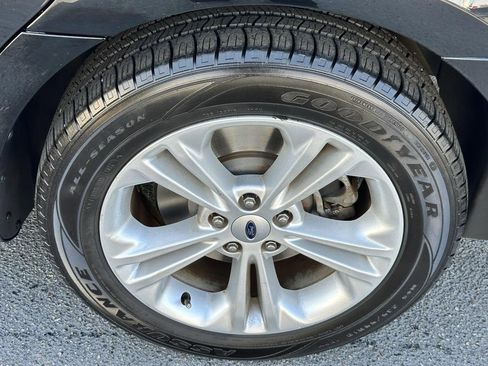 Used 2017 Ford Taurus SEL w/ Equipment Group 201A image 20