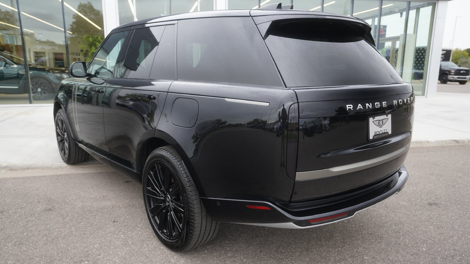 Used 2025 Land Rover Range Rover SE AWD/4WD image 9
