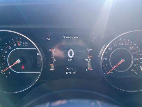 Used 2018 Jeep Wrangler Unlimited Sahara image 15