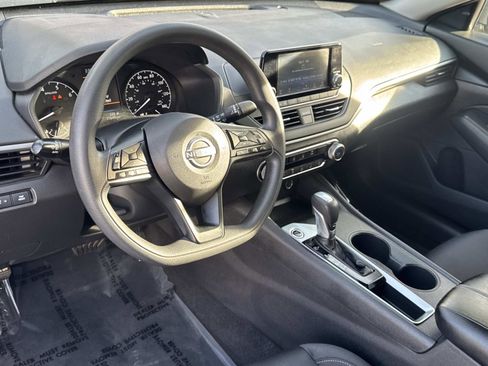 Used 2023 Nissan Altima 2.5 S image 2