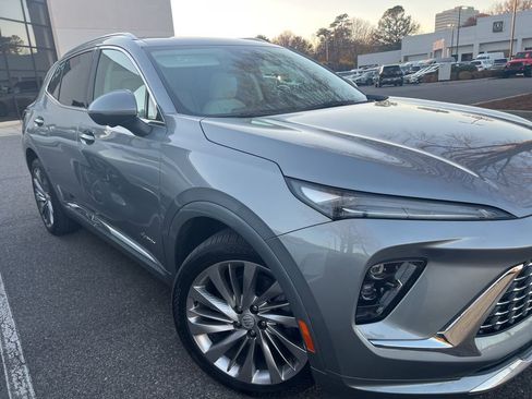 Used 2025 Buick Envision Avenir image 4