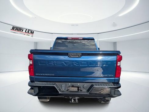 Used 2022 Chevrolet Silverado 2500 Custom w/ Custom Value Package image 4