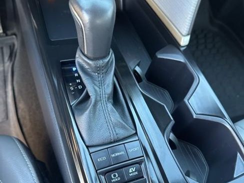 Used 2025 Toyota Camry SE w/ Convenience Package image 26