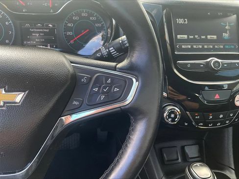 Used 2018 Chevrolet Cruze Premier FWD image 12