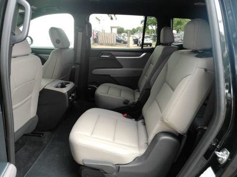 Used 2026 GMC Acadia Elevation w/ Elevation Premium Package FWD image 22