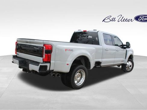 Certified 2025 Ford F450 Platinum w/ FX4 Off-Road Package AWD/4WD image 5