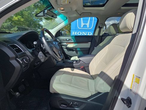 Used 2016 Ford Explorer Platinum AWD/4WD image 12