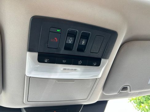 Used 2025 Nissan Pathfinder Platinum FWD image 39