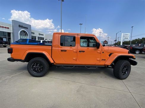 New 2025 Jeep Gladiator Sport image 7