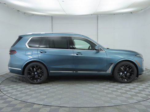 New 2026 BMW X7 xDrive40i w/ Premium Package image 4