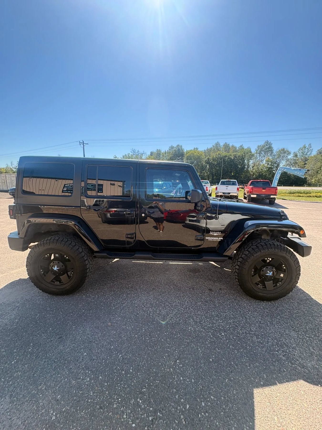 Used 2013 Jeep Wrangler Unlimited Sahara AWD/4WD image 4