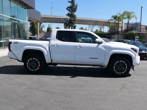 Used 2024 Toyota Tacoma TRD Sport image 2