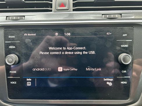 Used 2020 Volkswagen Tiguan SE image 15