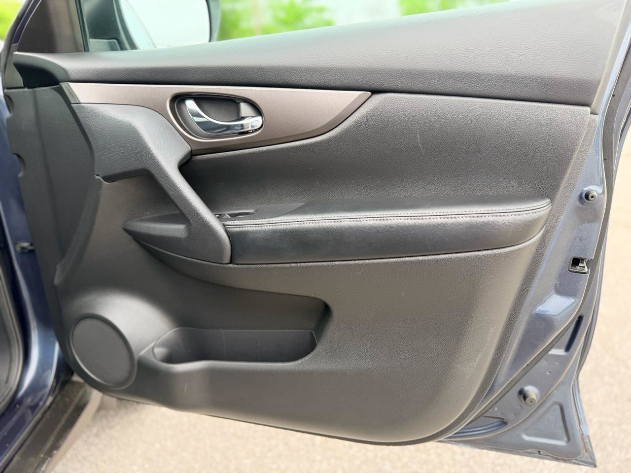 Used 2014 Nissan Rogue SV FWD image 21
