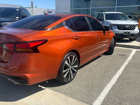 Used 2019 Nissan Altima 2.5 SR w/ SR Premium Package FWD image 2