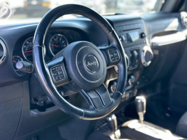 Used 2015 Jeep Wrangler Sahara w/ Connectivity Group AWD/4WD image 8