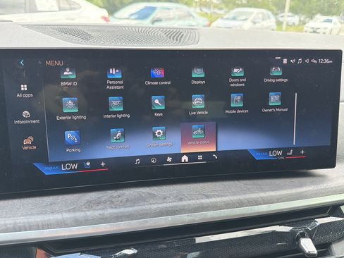 Used 2025 BMW X7 xDrive40i w/ M Sport Package AWD/4WD image 32