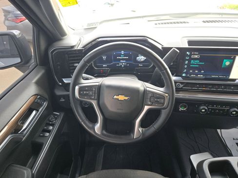 Used 2024 Chevrolet Silverado 1500 LT image 17