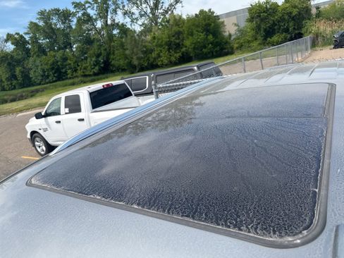 Used 2023 Chevrolet Tahoe Premier AWD/4WD image 30