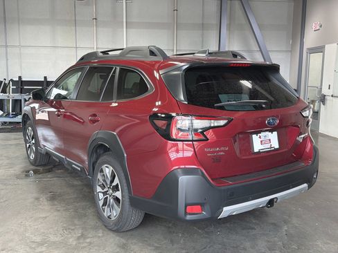 Used 2025 Subaru Outback Limited w/ Tech Package 3 AWD/4WD image 5