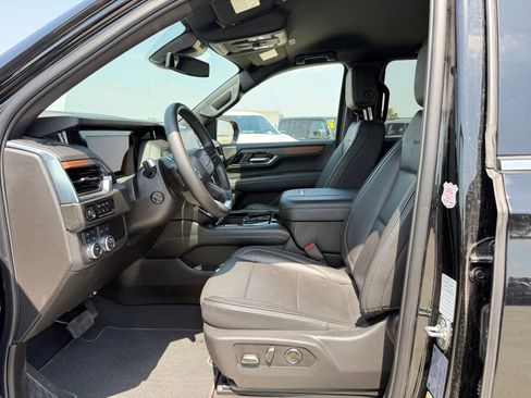Used 2025 GMC Yukon XL Denali AWD/4WD image 5