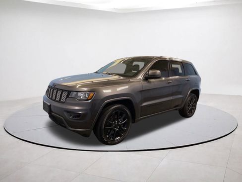 Certified 2021 Jeep Grand Cherokee Laredo X AWD/4WD image 3