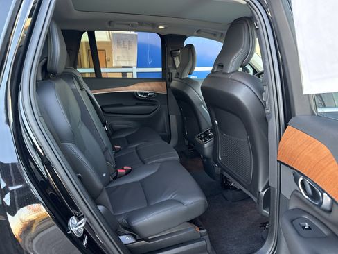 Used 2025 Volvo XC90 B6 Plus image 10