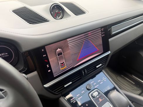 Certified 2023 Porsche Cayenne Platinum Edition AWD/4WD image 27
