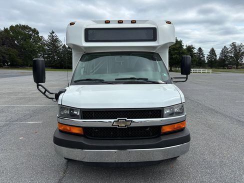 Used 2015 Chevrolet Express 4500 w/ Shuttle Bus Package image 3