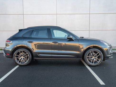 Used 2025 Porsche Macan image 8