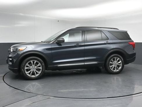 Certified 2022 Ford Explorer XLT w/ Equipment Group 202A AWD/4WD image 4