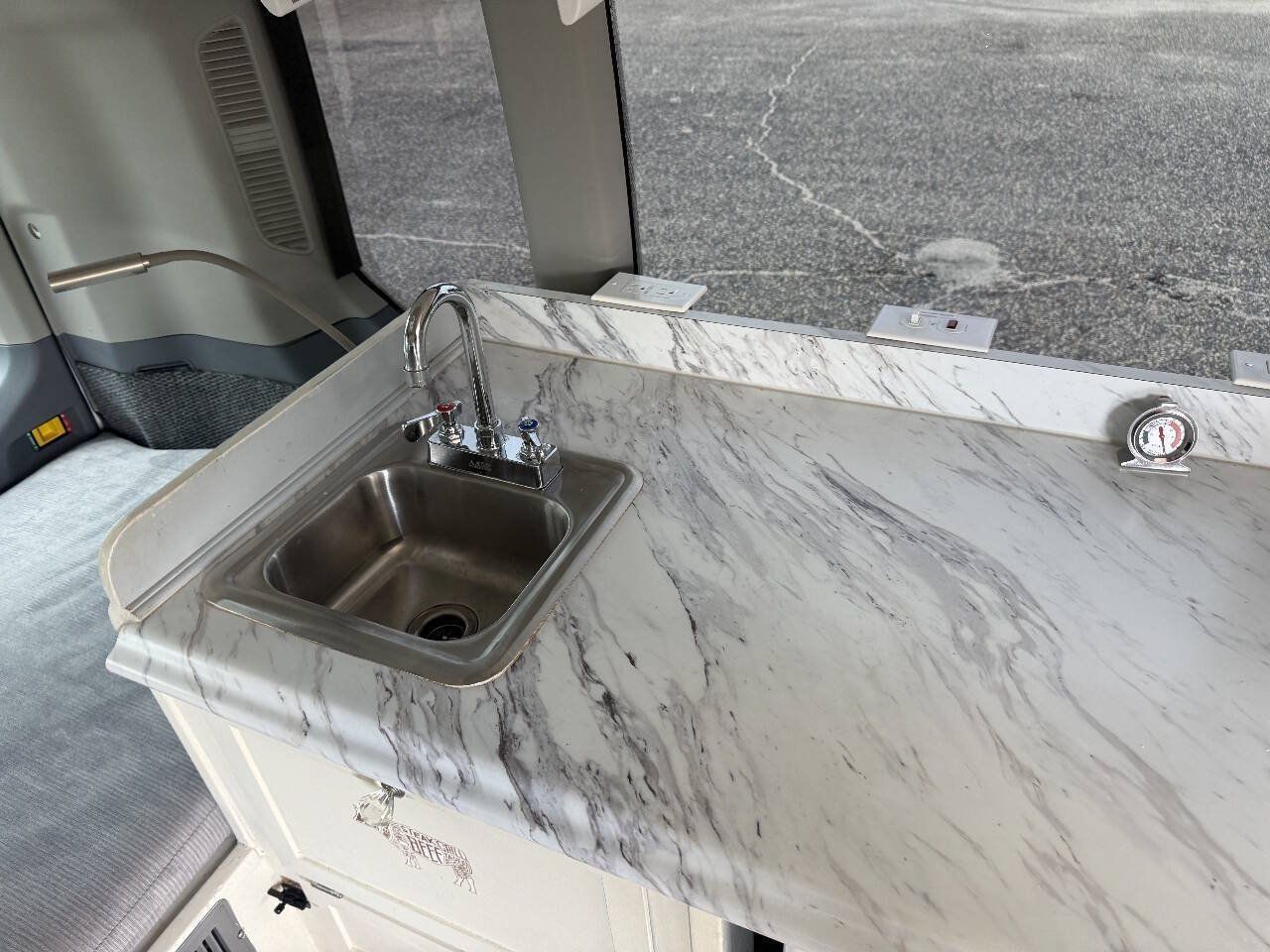 Used 2019 Ford Transit 350 XLT RWD image 4