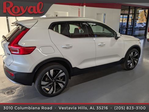 Used 2023 Volvo XC40 B5 Plus w/ Protection Package Premier image 4