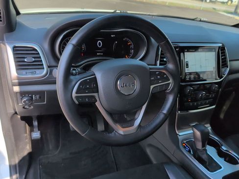 Used 2022 Jeep Grand Cherokee Laredo X RWD image 4