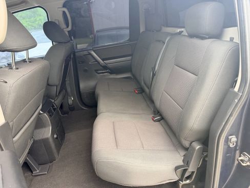 Used 2011 Nissan Titan SV w/ SV Value Truck Pkg RWD image 12