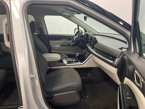 Used 2023 Kia Carnival LX FWD image 24