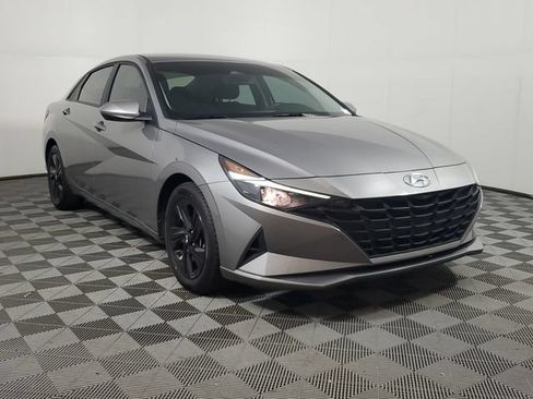 Used 2023 Hyundai Elantra SEL FWD image 3