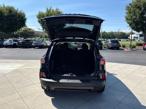 Used 2021 Ford Escape SE w/ SE Sport Appearance Package FWD image 9