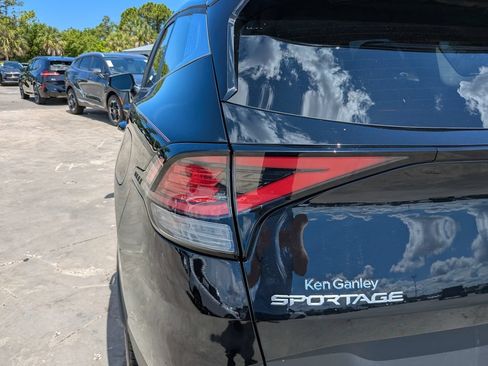 Certified 2025 Kia Sportage EX FWD image 11