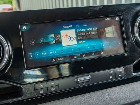 Used 2023 Mercedes-Benz Sprinter 3500 image 33