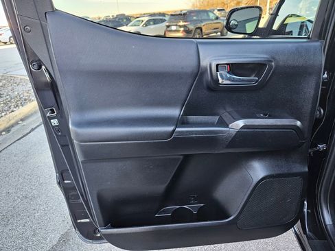 Used 2016 Toyota Tacoma TRD Off-Road image 24