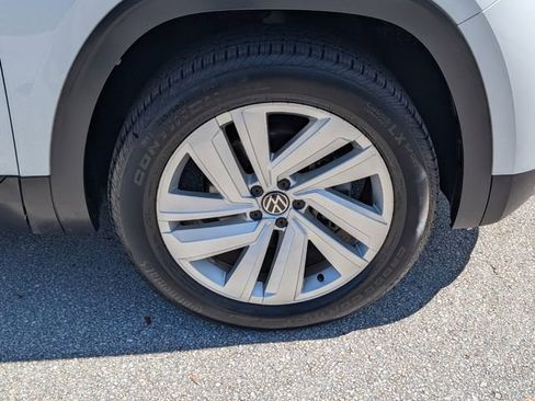 Certified 2021 Volkswagen Atlas Cross Sport SE w/ Panoramic Sunroof Package FWD image 19