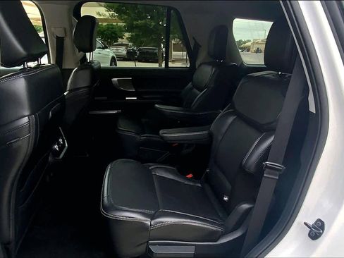 Used 2025 Ford Expedition Platinum AWD/4WD image 21