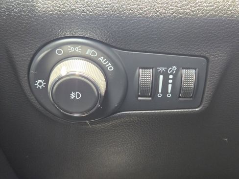 Used 2024 Jeep Compass Latitude AWD/4WD image 16