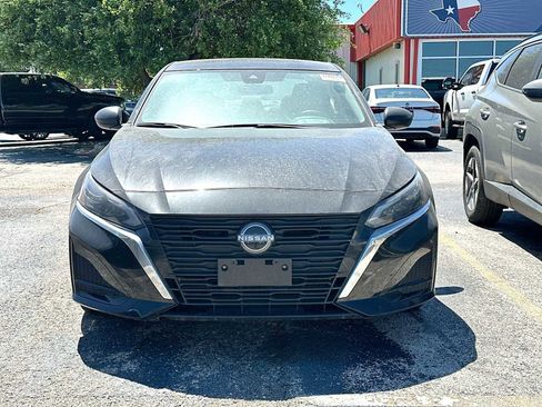 Used 2025 Nissan Altima 2.5 SV image 2